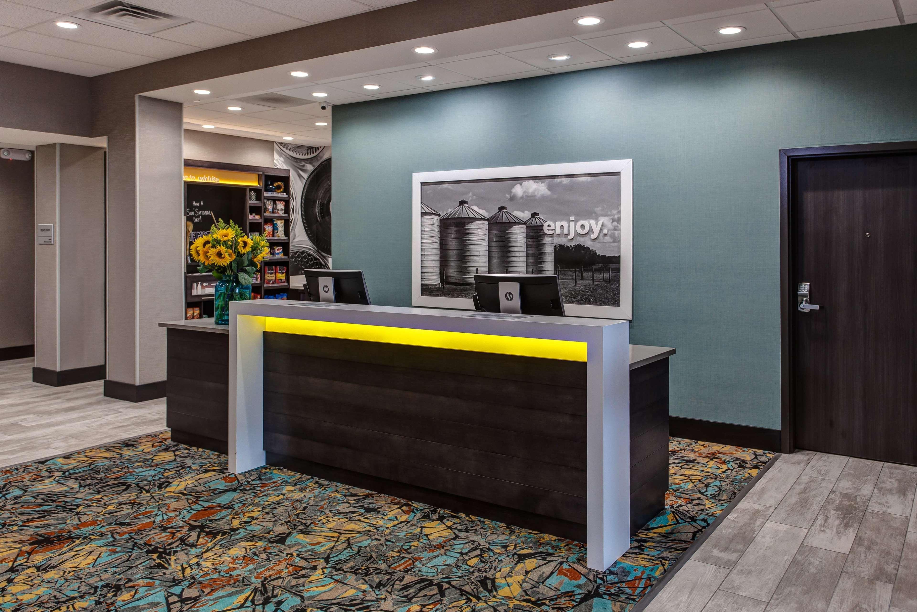 Hampton Inn & Suites-Wichita/Airport, Ks Ngoại thất bức ảnh