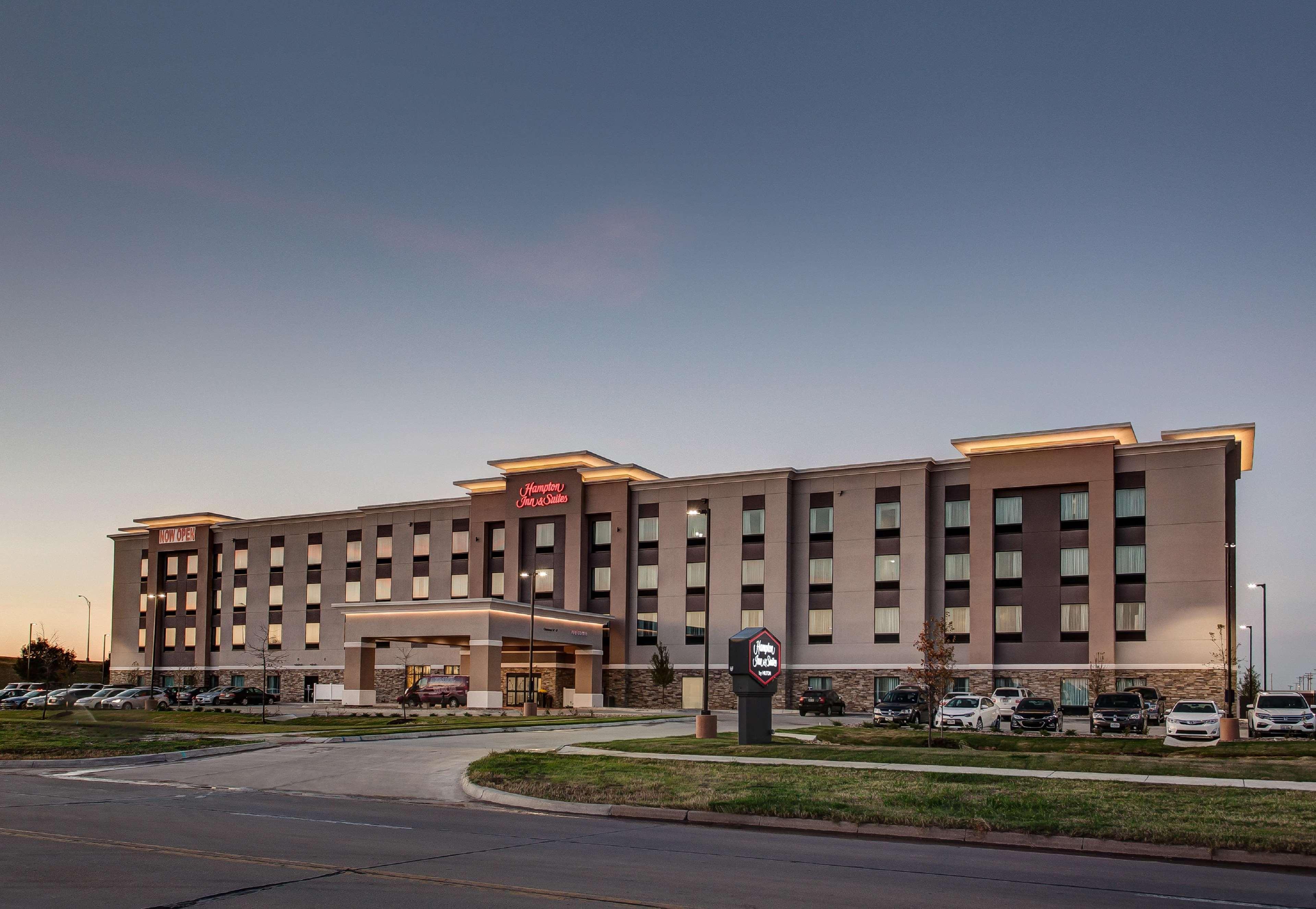 Hampton Inn & Suites-Wichita/Airport, Ks Ngoại thất bức ảnh